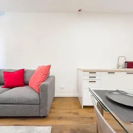 Blue Life 2a Tirabora Short Rent