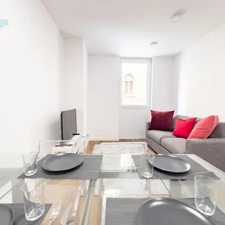 Blue Life 2a Tirabora Short Rent